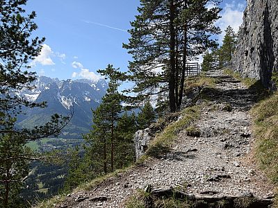 Malerisch schlängelt sich der Weg zur Aussichtsplattform 