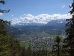 ... haben wir immer wieder herrliche Ausblicke auf Garmisch-Partenkirchen