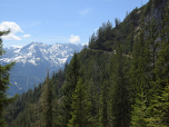 Der Blick zurück nach Süden am Aufstiegsweg vorbei zum Wettersteingebirge.