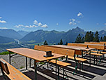 Auf der Terrasse der Alm