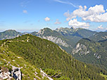 Blick zum Hohen Straußberg, zum Geiselstein, zur Hochplatte, ...