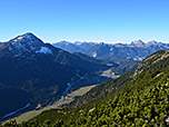 Blick vorbei am Thaneller zu den Allgäuer und Tannheimer Bergen