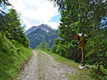 ...und gelangen über den Karrenweg...