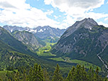 Blick auf das Engtal, rechts das Gamsjoch