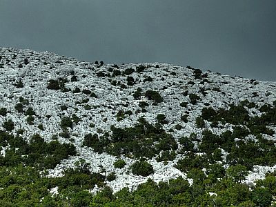 Die Hütte (Bildmitte) verschwindet in der nächsten Minute in den Wolken