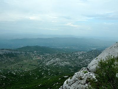 Auch nach Süden wird nun der Blick ins kroatische Hinterland frei