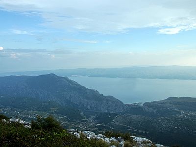 Das Meer vor Omis und die Insel Brac