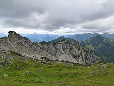 Der weitere Kammverlauf des Kramers nach Westen