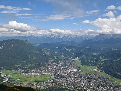 Noch einmal genießen wir den Blick Richtung Karwendelgebirge und  ...