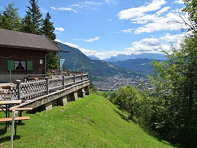 Die sonnige Terrasse der Martinshütte