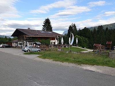... aber die Almhütte hat sich ein Hopfengetränk für uns parat.