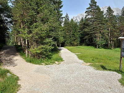 Hier bleiben wir rechts.