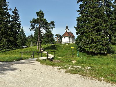 Hinter dem Strandbad Lautersee befindet sich eine kleine Kapelle