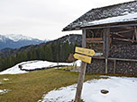 Wegweiser an der Alm