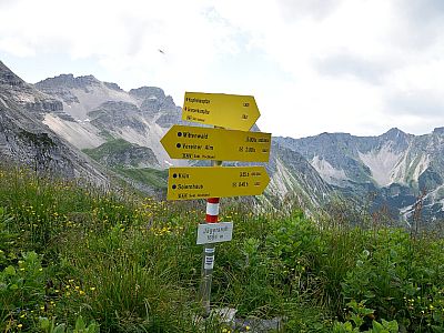 Zunächst steigen wir Richtung Mittenwald ...