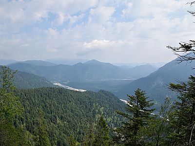Der Ausblick ins Rißtal und weiter bis zur Isar
