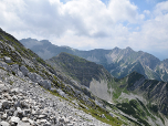 Die Gumpenkarspitze in der Bildmitte ist unser letztes Ziel am Grat