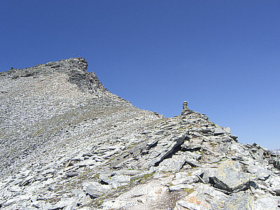 ...und hinten wieder hoch