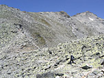 Der Aufstiegsweg zum Gipfel (rechts)