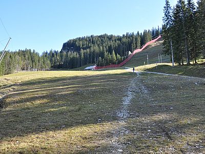 Weiter über die Skipiste erreichen wir die Trögelhütte