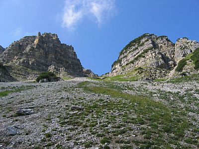 Teilweise mühsam geht's über Schutt
