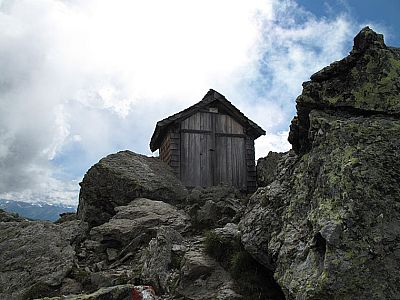 ...zur hölzernen Gipfelkapelle