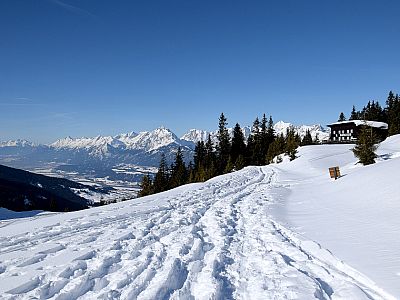 ... und am Restaurant Gamsstein vorbei ins Inntal