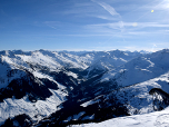 Der Blick vom Gipfel des Kuhmesser ins Skigebiet Hochfügen