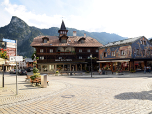Links der Kofel vom Weg zum Bahnhof Oberammergau