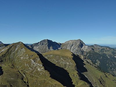 Das Rauhorn und das Gaishorn im Nordwesten hinter der Roten Spitze