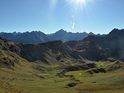 In der Bildmitte der Hochvogel (2592 m)