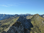 Am Horizont das Nebelhorn und der Große Daumen