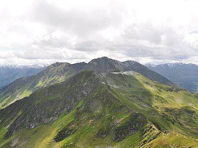 Kleiner Beil  (2197 m) und Großer Beil im Süden (2309 m)