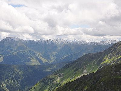 Weiter links verstecken sich die 3000er in den Wolken