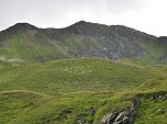 Das Gipfelkreuz des Lämpersberg wird sichtbar