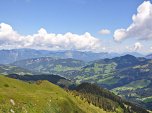 weiter an Höhe.