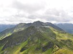 Kleiner Beil (2197 m) und Großer Beil im Süden (2309 m)