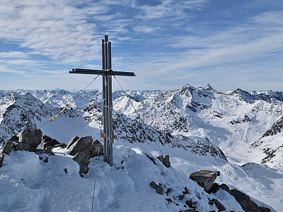 Das Gipfelkreuz des Längentaler Weißen Kogels 