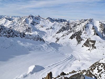... der sich Richtung Winnebachseehütte hinunter zieht