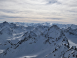 Im Südwesten zeigt sich die Wildspitze am Horizont