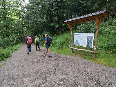 ... und halten uns links nach Osten.