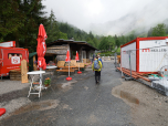 Vorbei an der Baustelle für die neue Griesner Alm starten wir unsere Tour