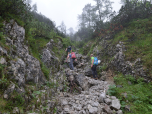 Steil zieht sich der Steig zum Kleinen Griesner Tor hinauf