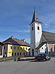 Die Wanderung beginnt an der Kirche in Neukirchen