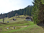 Die Hütten der Hochsteinalm lassen wir erstmal rechts liegen...