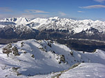 Blick vom höchsten Punkt zum Gipfelkreuz