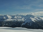 Hinter dem Niedererberg 2196 m ist die Rollspitz 2800 m
