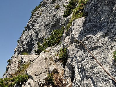... schon bald stoßen wir aber auf den nächsten Kletterabschnitt.
