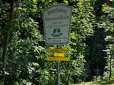 immer den Wegweisern zur Karwendelbahn folgend