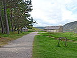 Am Visitors Centre biegen wir in den Lochnagar Path ein